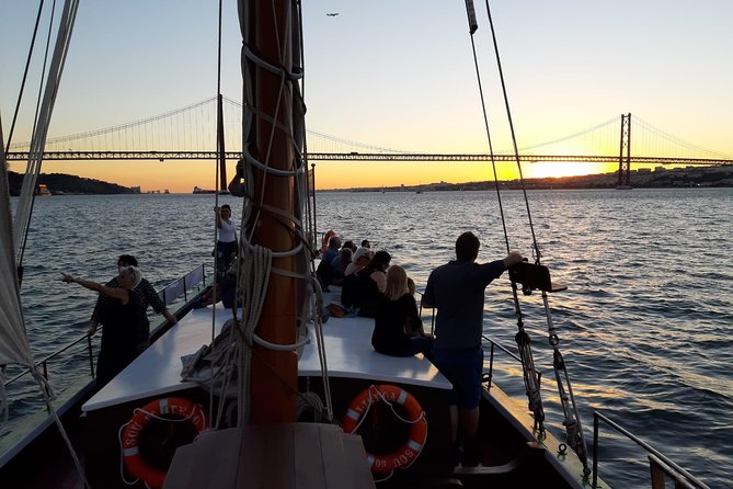 2-Hour Lisbon Traditional Boats Sunset Cruise with White Wine - Jerónimos Monastery and Belém Tower, Manueline Style in the Light