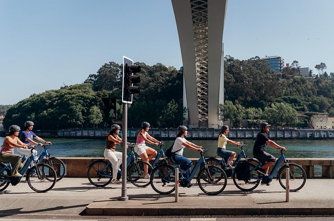 3-Hour Porto Highlights on a Electric Bike Guided Tour - Ribeira Square and Miragaia: The UNESCO Riverfront Side of Porto