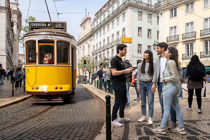 360º Lisbon: Helicopter Flight, Boat Trip and Old Town Walking - Baixa to Lisbon Cathedral and Praça do Comércio: classic Lisbon power stops