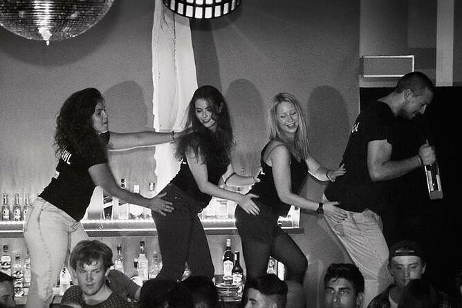 4-hour Guided Porto Pub Crawl with 6 drinks and VIP CLUBentry - Hosts, live energy, and why solo travelers usually like this format