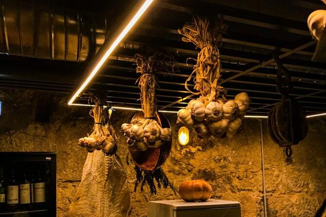 4-Hour Traditional Portuguese Food & Wine Tour in Porto - Stop by stop: how the tastings usually roll