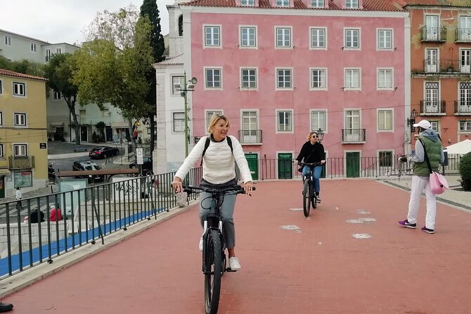 7 Hills and 14 Viewpoints - Lisbon E-Bike Tour - Senhora do Monte: the plane-window view