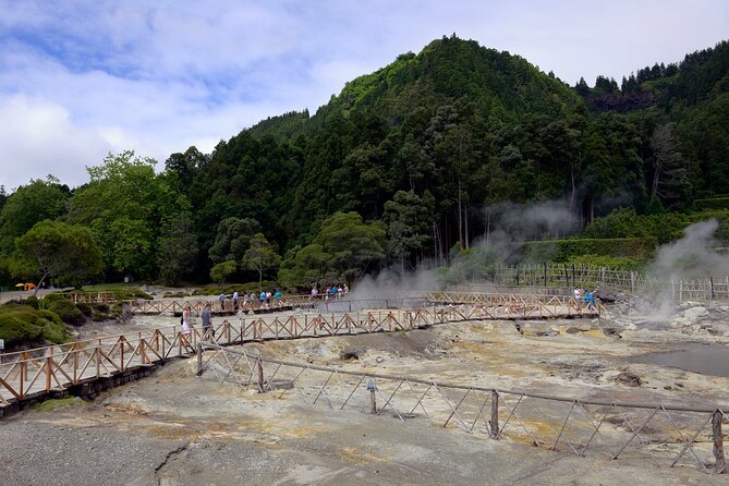 Adventure in the Furnas, with volcanoes, lagoons and tea plantations - Guides make or break the day, and this one shines