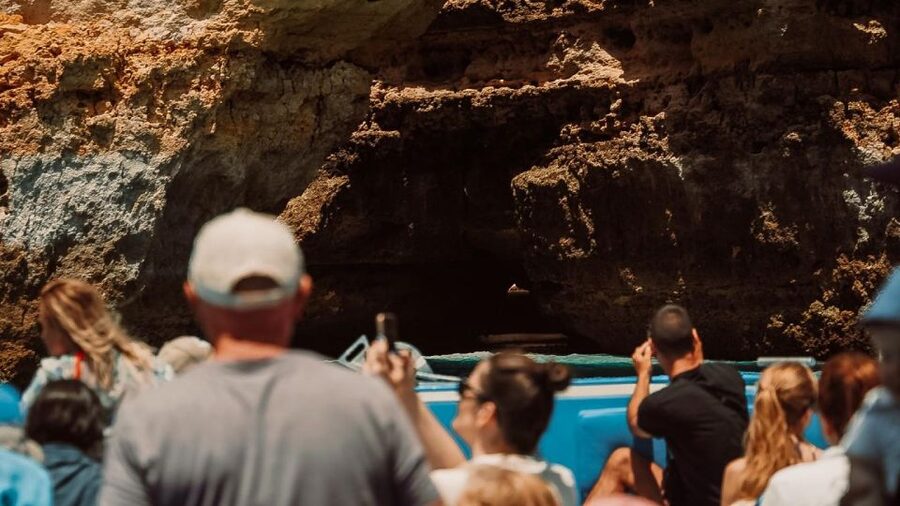 Albufeira: 2.5-Hour Dolphin Watching and Caves Trip - Entering the famous caves at Benagil and beyond