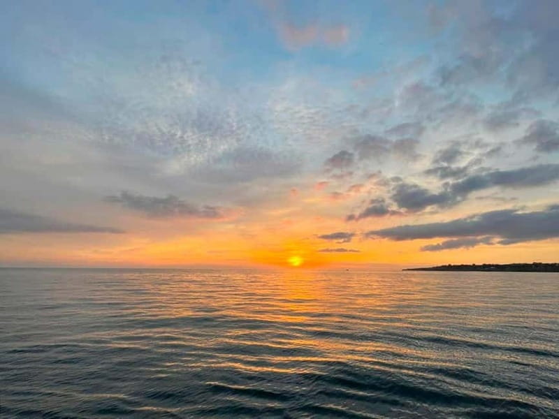 Albufeira: Benagil Cave Sunset Cruise - The 1.5-hour itinerary: grottos, arches, and a real sunset window