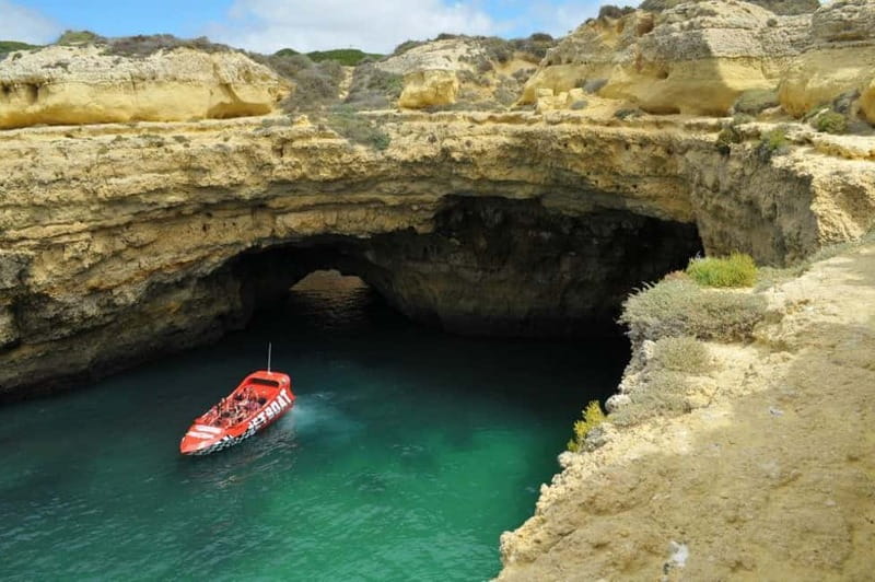 Albufeira: High-Adrenaline Jet Boat Ride - Clothing, towels, lockers, and how to keep valuables dry-ish