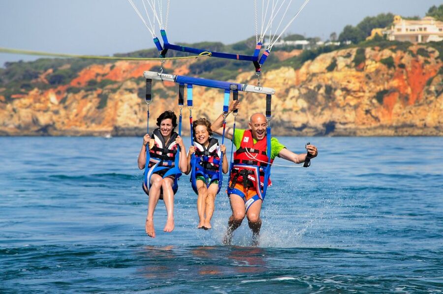 Albufeira: Single, Double or Triple Parasailing Tour - Safety, Comfort, and Who Should Skip This One