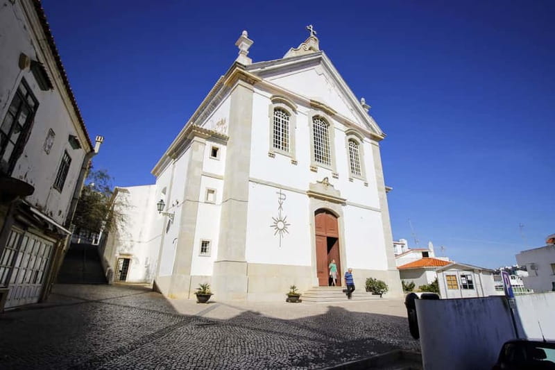 Albufeira: Tuk Tuk Ride with Old Town and Beaches - São Rafael by way of a scenic coastal road