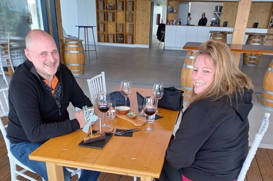 Albufeira/Vilamoura: Winery Tour with Wine Tasting and Tapas - The winery visit, from vines underfoot to the tasting room