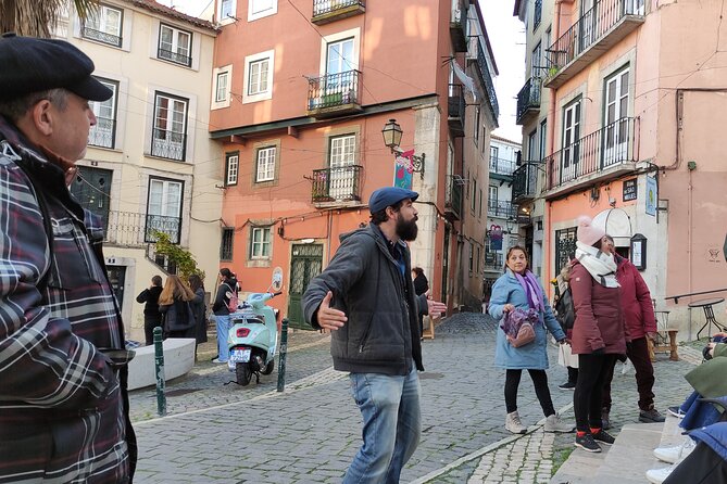 Alfama Tour in Lisbon Old Town - Stop 3: Largo do Chafariz de Dentro, Alfama’s central plaza energy