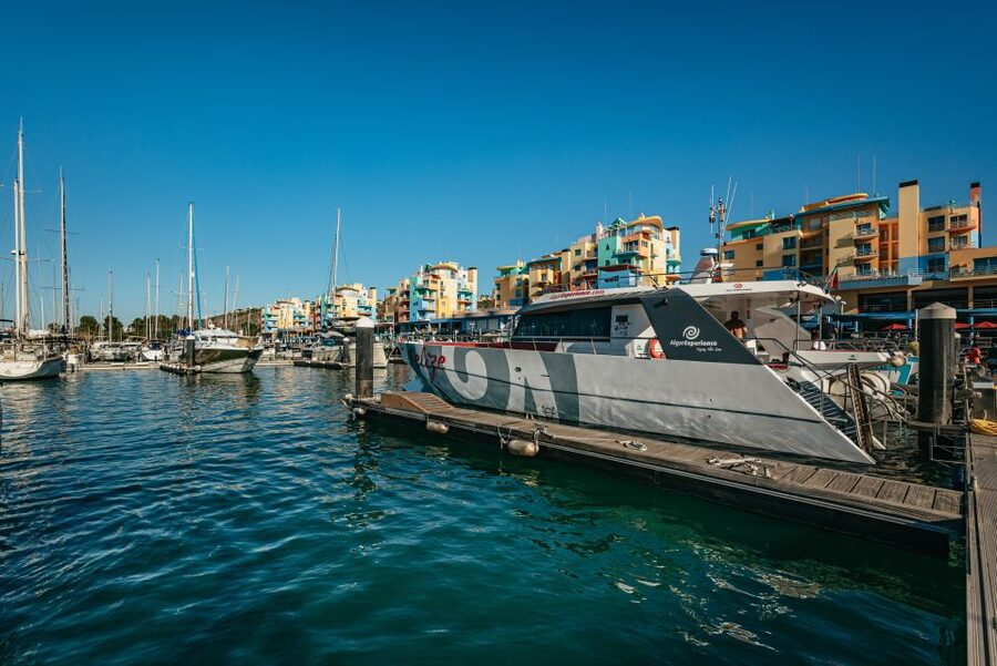 Algarve 3-Hour Caves and Coastline Boat Trip - Guides and crew: small details that make the whole trip feel smooth