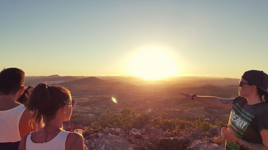 Algarve: Sunset Jeep Safari Tour - Dinner in a typical restaurant: what is included, and what to ask
