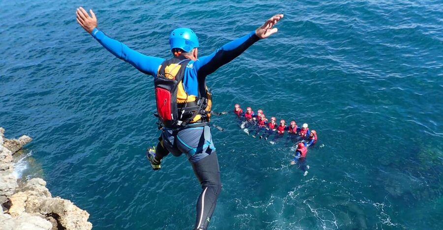 Arrábida: Setubal, Sesimbra Coasteering & Speedboat Tour - Where the adventure starts, Creiro’s Beach to the waterline
