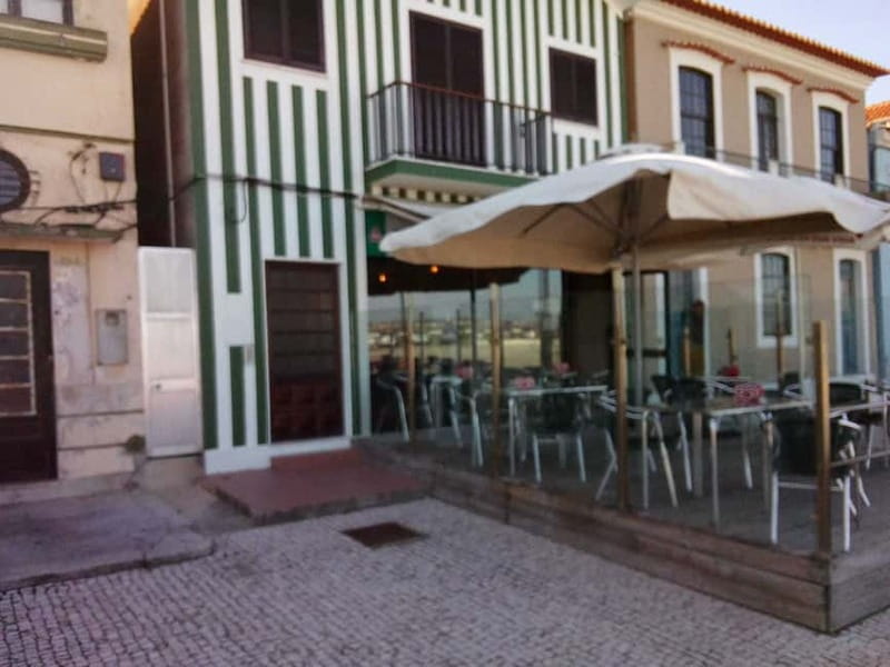 Aveiro & Coimbra Small Group Tour with Moliceiro Boat Cruise - Lunch: plan for it to be your call, and pick strategically