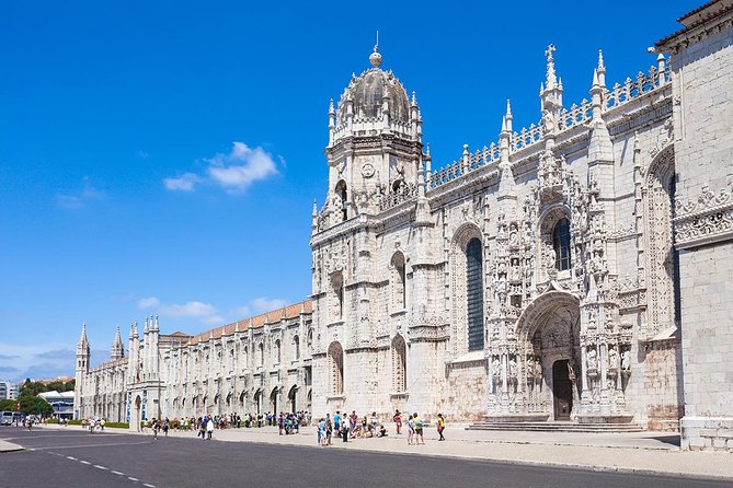 Belém Walking Tour & Lisbon’s Riverside Treasures - Stop 3: Belém Tower area and Empire Square Gardens (1940)