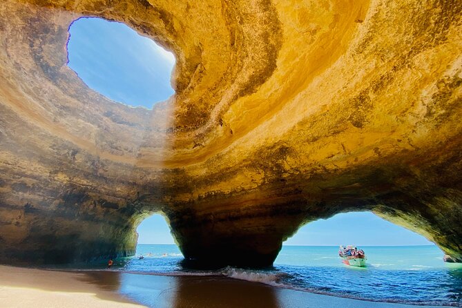 Benagil Cave Boat Tour - Catamarans or Rib - 2 H From Portimão - Meeting at Clube Naval de Portimão without losing your mind