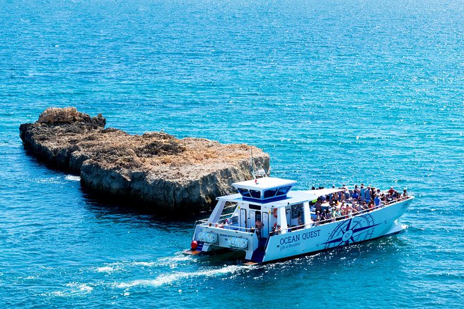 BENAGIL Cave Tour - Food and drinks onboard: welcome drink, snacks, and local sweets