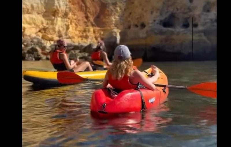 Benagil: Guided Kayak Tour inside caves and Praia da Marinha - From O Litoral to the beach: parking and timing that really matter