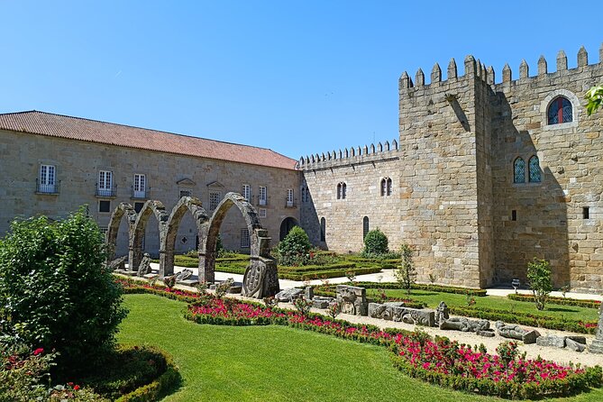 Best of Braga and Guimaraes Day Trip from Porto - Wandering Braga for an hour: what to do with the free time