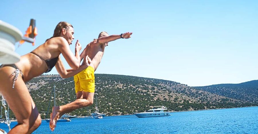 Boat Party to the Beach with Swimming Stops, DJ and Open Bar - Practical Tips to Make Your Cruise Smoother