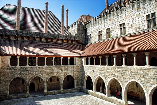 Braga & Guimarães Small Group Tour: Lunch & All Tickets Included - Guimarães Old Town, Stroll Time and Souvenir Stops