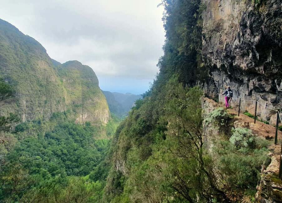 Caldeirão Verde: Levada Caldeirao Verde Hiking Transfer - Tunnels and narrow paths: how to stay confident and not rush
