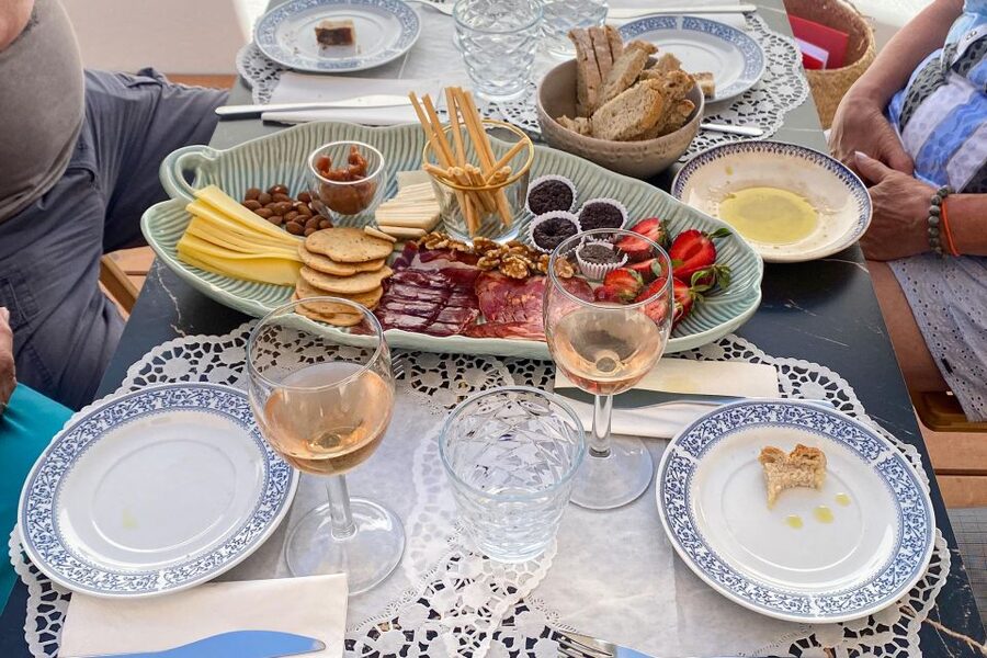 Carvoeiro/Portimão/Alvor: Wine Tour w/ Tasting, Tapas, Music - Shared tour vs private tour with transport: choose your comfort level