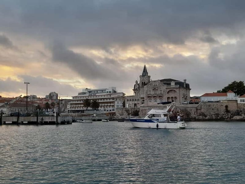 Cascais: Sunset Boat Trip with Welcome Drinks - Tamariz Beach and Boca do Inferno: Two Photo Stops That Actually Make Sense