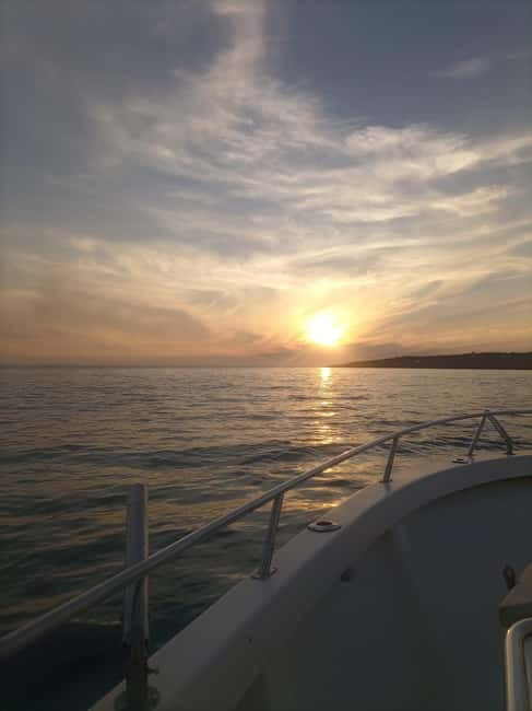 Cascais: Sunset Boat Trip with Welcome Drinks - The Crew and Guides: Friendly Hosting Makes This Cruise