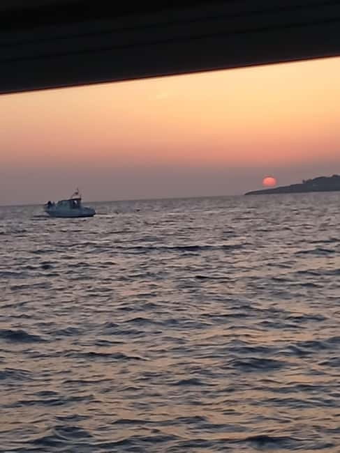 Cascais: Sunset Boat Trip with Welcome Drinks - Who This Sunset Cruise Is For (And Who Might Skip It)