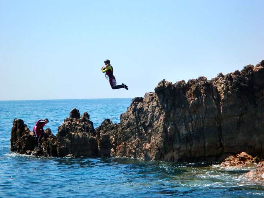 Coasteering Algarve: Cliff Jump, Swim & Climb in Sagres - Key things that make this coasteering trip worth your time