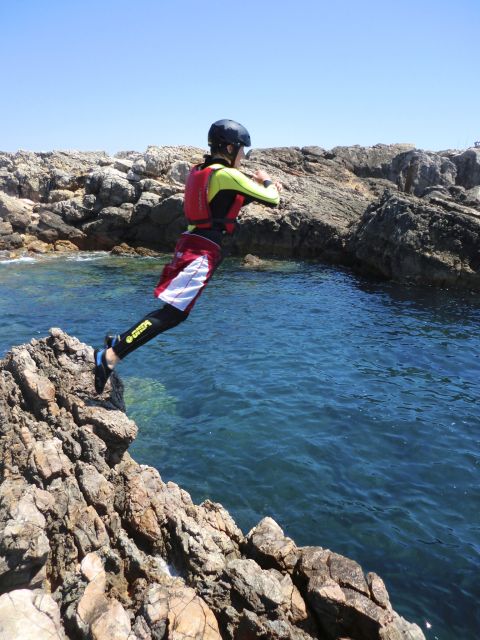 Coasteering Algarve: Cliff Jump, Swim & Climb in Sagres - The guided session at Ingrina Beach: safety first, then coastline exploration