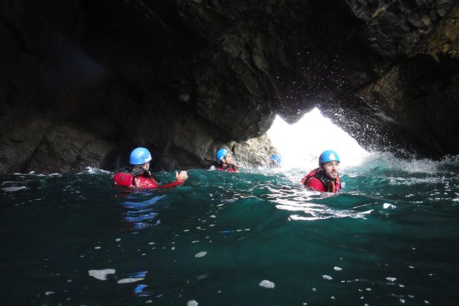 Coasteering in the Arrabida Natural Park (Lisbon region) - The coastline skills: how the activity actually works