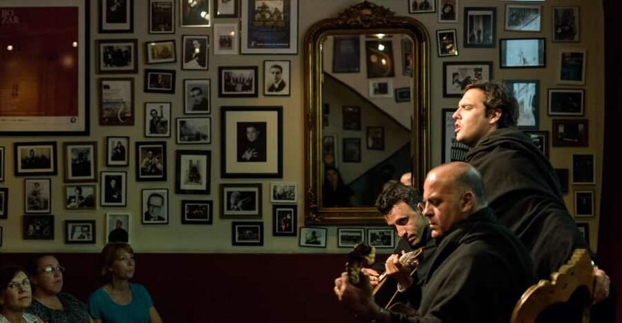 Coimbra: Live Fado Show with Glass of Port Wine - What happens during the port tasting and musician chat