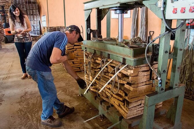 Cork Factory Tour & Cork Shop - Meeting at the Eco-Cork Factory in Faro (and how the timing really feels)