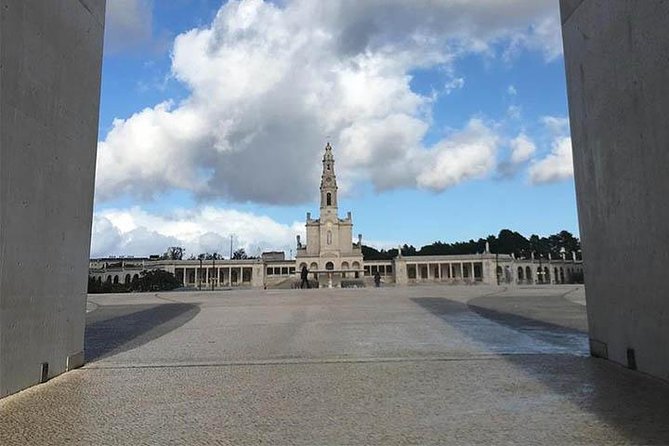 Divine Fátima Full Day Private Tour from Lisbon - Valinhos Sanctuary and Loca do Anjo: where the day gets quiet