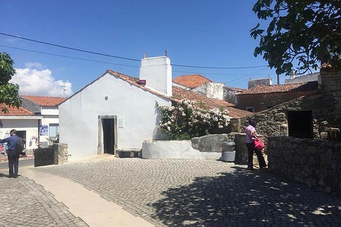 Divine Fátima Full Day Private Tour from Lisbon - Lunch in Fátima: the best way to eat local, not tourist food