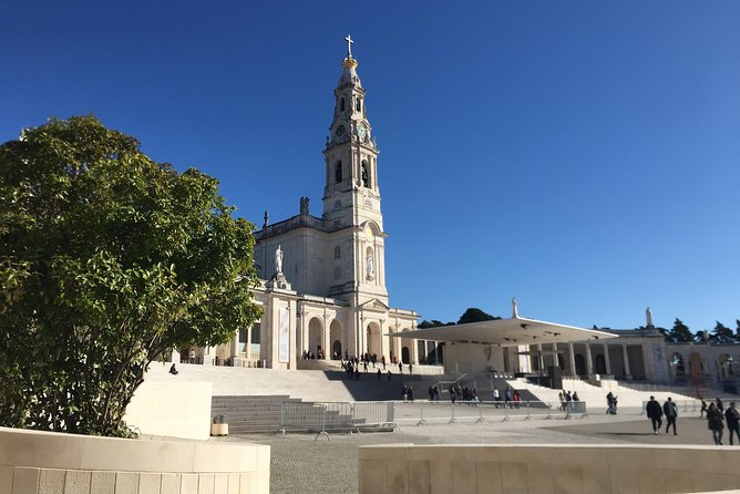 Divine Fátima Full Day Private Tour from Lisbon - Basilica of Our Lady of the Rosary: tombs, prayer, and the Chapel of Apparitions