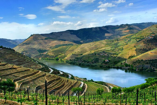 Douro Valley and Régua Panoramic Cruise with Lunch from Porto - Crestuma-Lever Dam: Smaller Lift, Still a Big Deal