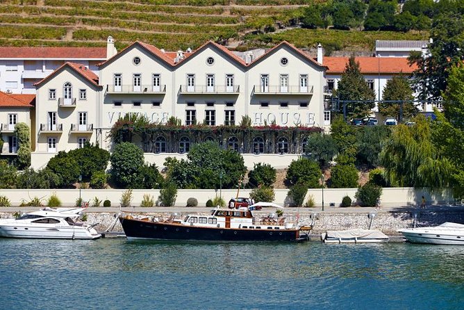 Douro Valley Cruise Porto to Pinhão: Breakfast, Lunch and Tasting - Régua Area and the Bagaúste Dam: When the Cruise Turns Technical