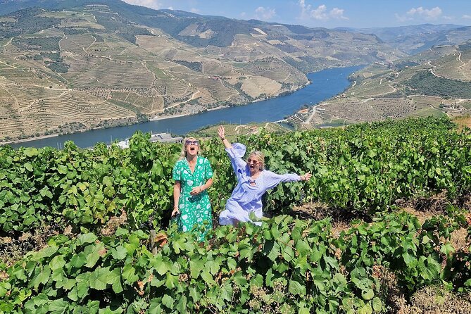Douro Valley-Expert Guide-Boat-Lunch-Tastings-Offer wine bottle - Pinhão lunch with typical Northern Portuguese food and unlimited Douro DOC