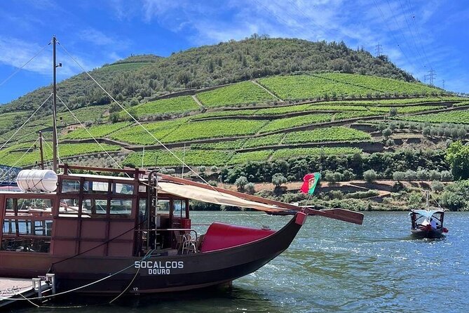 Douro Valley Tour - 3 Wine tastings, Lunch & river Cruise - Casal de Loivos: museum stop, familiar cellar visit, and tasting variety
