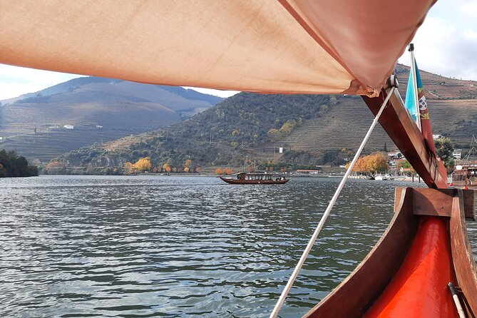 Douro Valley Tour - 3 Wine tastings, Lunch & river Cruise - Pinhão: choose the Rabelo boat upgrade or take an easy riverside walk