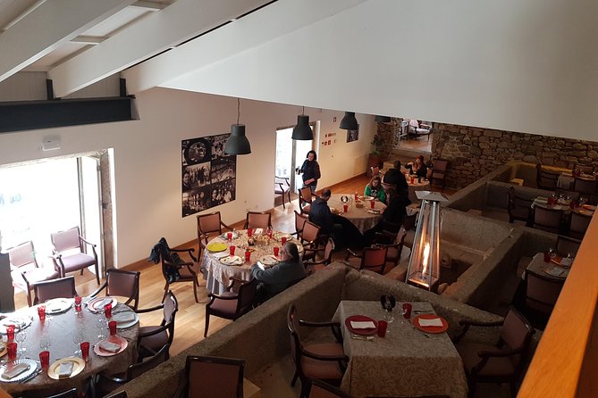 Douro Valley Wine Tour: 3 Vineyard Visits, Wine Tastings, Lunch - Stop 2 in Folgosa: a more prestigious estate and Port variety