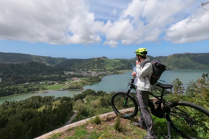 E-bike Sete Cidades- "All Mountain" bike program - Guide impact: Warren, Rodrigo, Nuno, Andre, and Didi