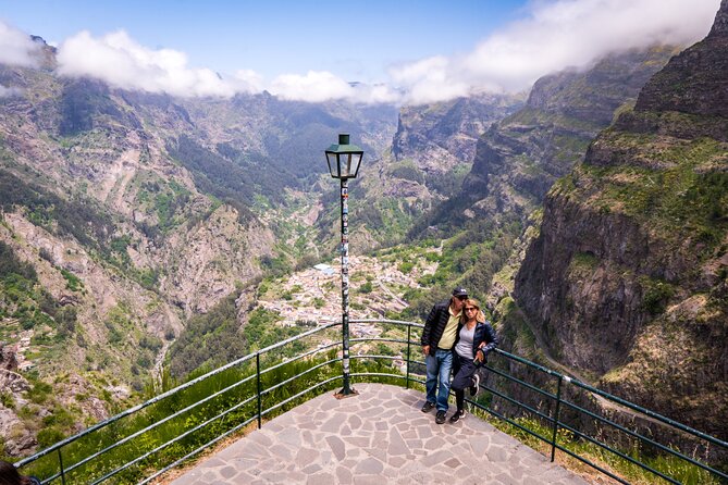 East Madeira 4x4 Jeep Tour with Local Guide - Stop 2: Pico do Arieiro before the clouds crowd you out