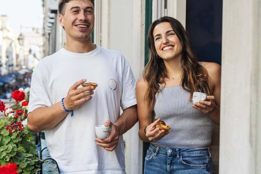 Eat & Walk Through Lisbon: A Local Food & Wine Experience - Rua dos Fanqueiros: the 20-minute street-food warmup
