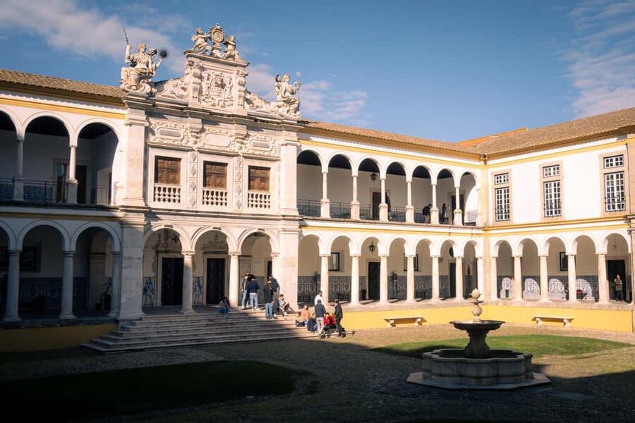 Évora: Private & Flexible Walking Tour in Historic Center - Key moments I’d plan around