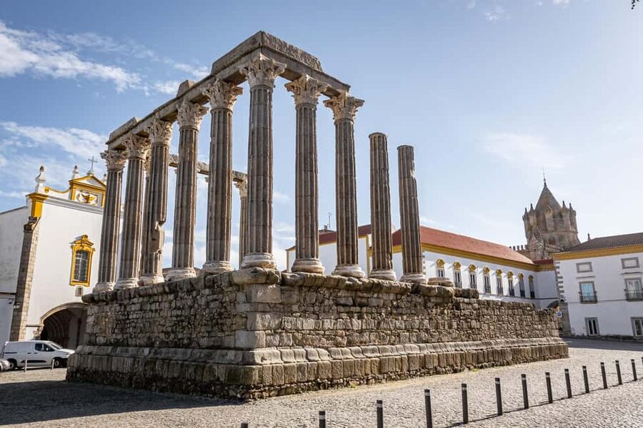 Évora: Private & Flexible Walking Tour in Historic Center - Rua do Cano and the Água de Prata Aqueduct: a practical opener