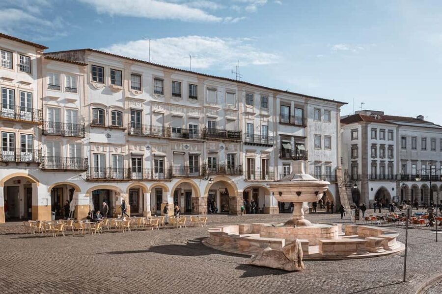 Évora: Private & Flexible Walking Tour in Historic Center - Rua 5 de Outubro, main street energy without the tour churn